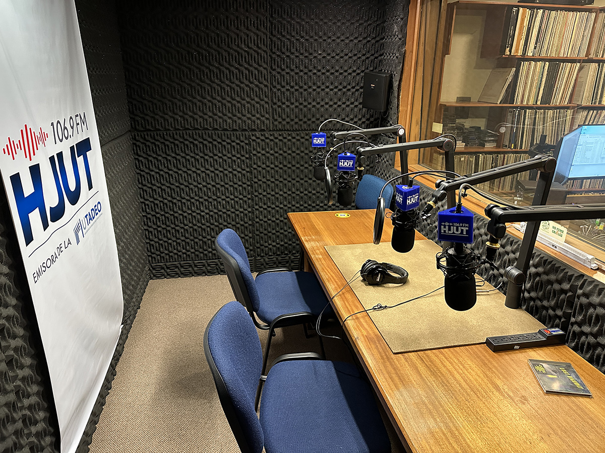 CABINA-LOCUCION-emisora